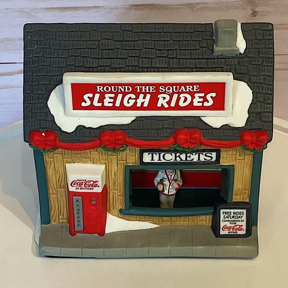 COCA COLA - Round The Square Sleigh Rides - Town Square Collection - Picture 6 of 12